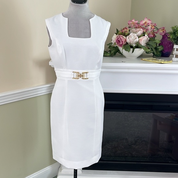 TAHARI White Sleeveless Square Neck Gold Buckle Waist Detail Size 6 Dres… - Picture 2 of 15